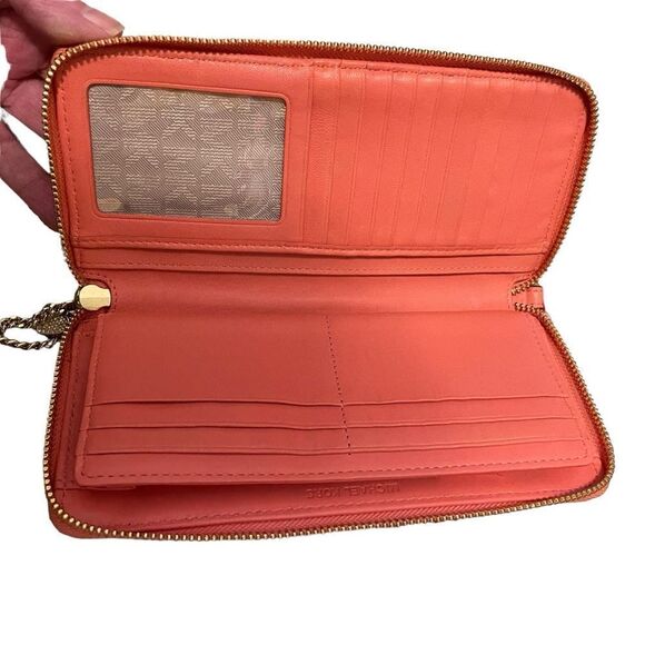 Michael Kors Pink Quilted Wallet with Heart Charm - Picture 4 of 5